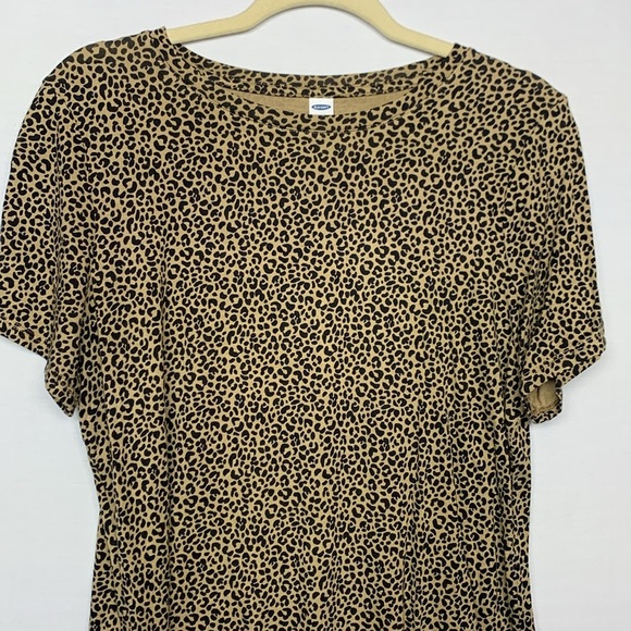 Old Navy Luxe Leopard Print Tee - Picture 2 of 6